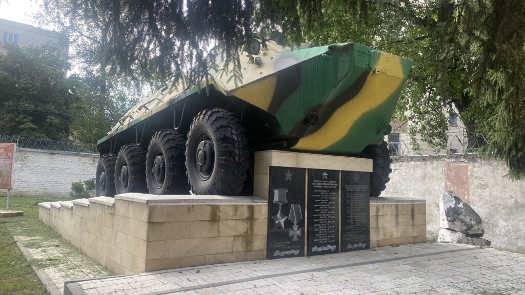 Памятник военнослужащим войсковой части 7434, погибшим при исполнении воинского долга в СКР