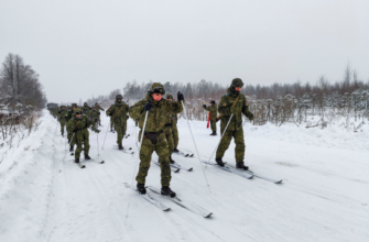 Курсантский марш-бросок: Курсанты Военной академии совершили 10-километровый лыжный переход, по местам героических сражений Московской битвы.