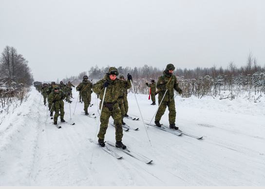 Курсантский марш-бросок: Курсанты Военной академии совершили 10-километровый лыжный переход, по местам героических сражений Московской битвы.