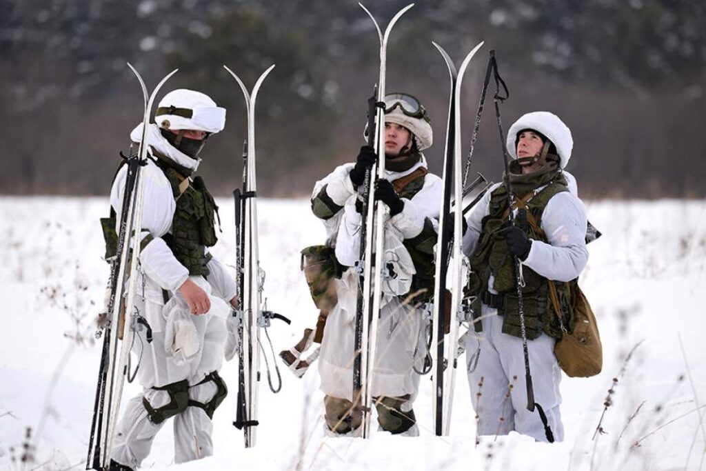 Солдаты ВС РФ на лыжах